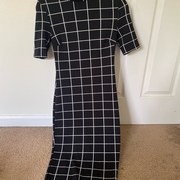 Black and White Block Work Dress - Picture 3 of 3